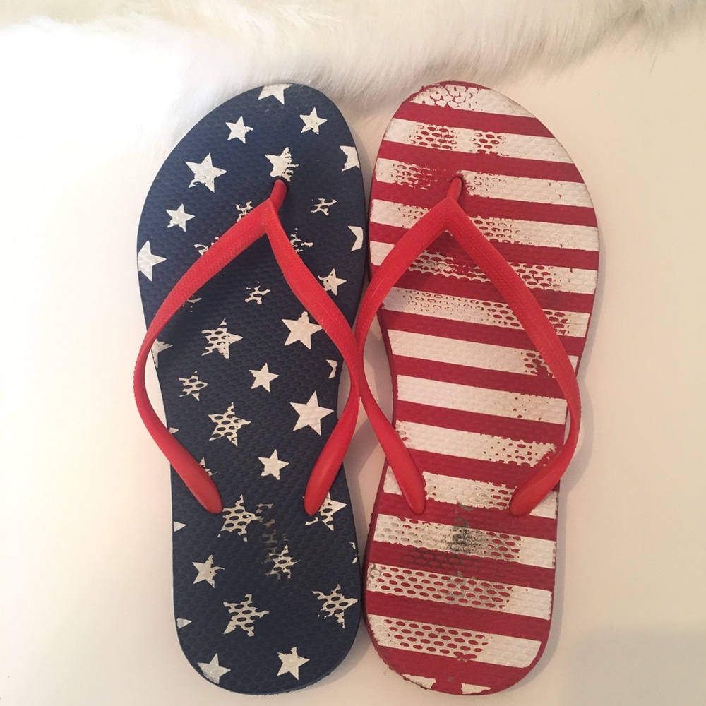 Old Navy USA Flag Flip Flops Size 7-8